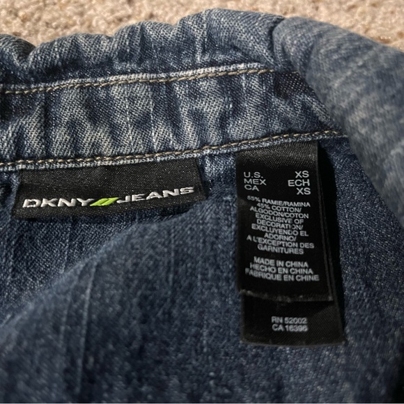 Brand new DKNY JEANS jean jackeT CUSTOM PAINTED - Picture 4 of 4